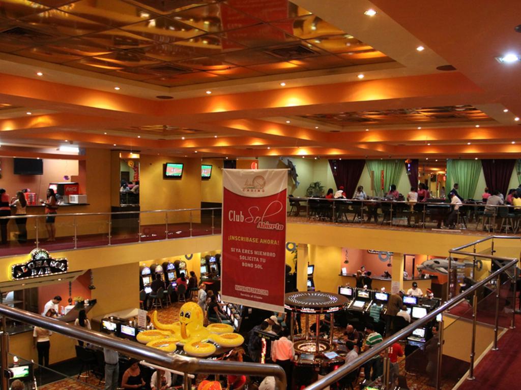 Aloha Sol Hotel And Casino Сантяго де лос Кабайерос Екстериор снимка